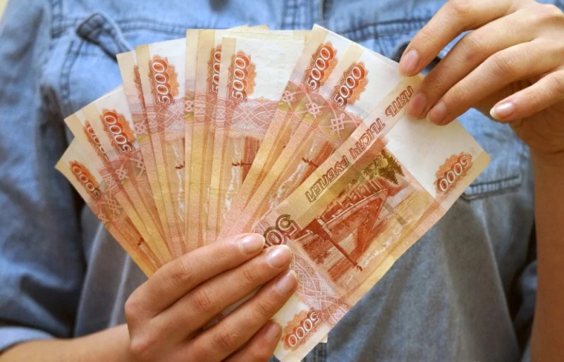 Выплаты в 10 тысяч рублей включительно до 17лет